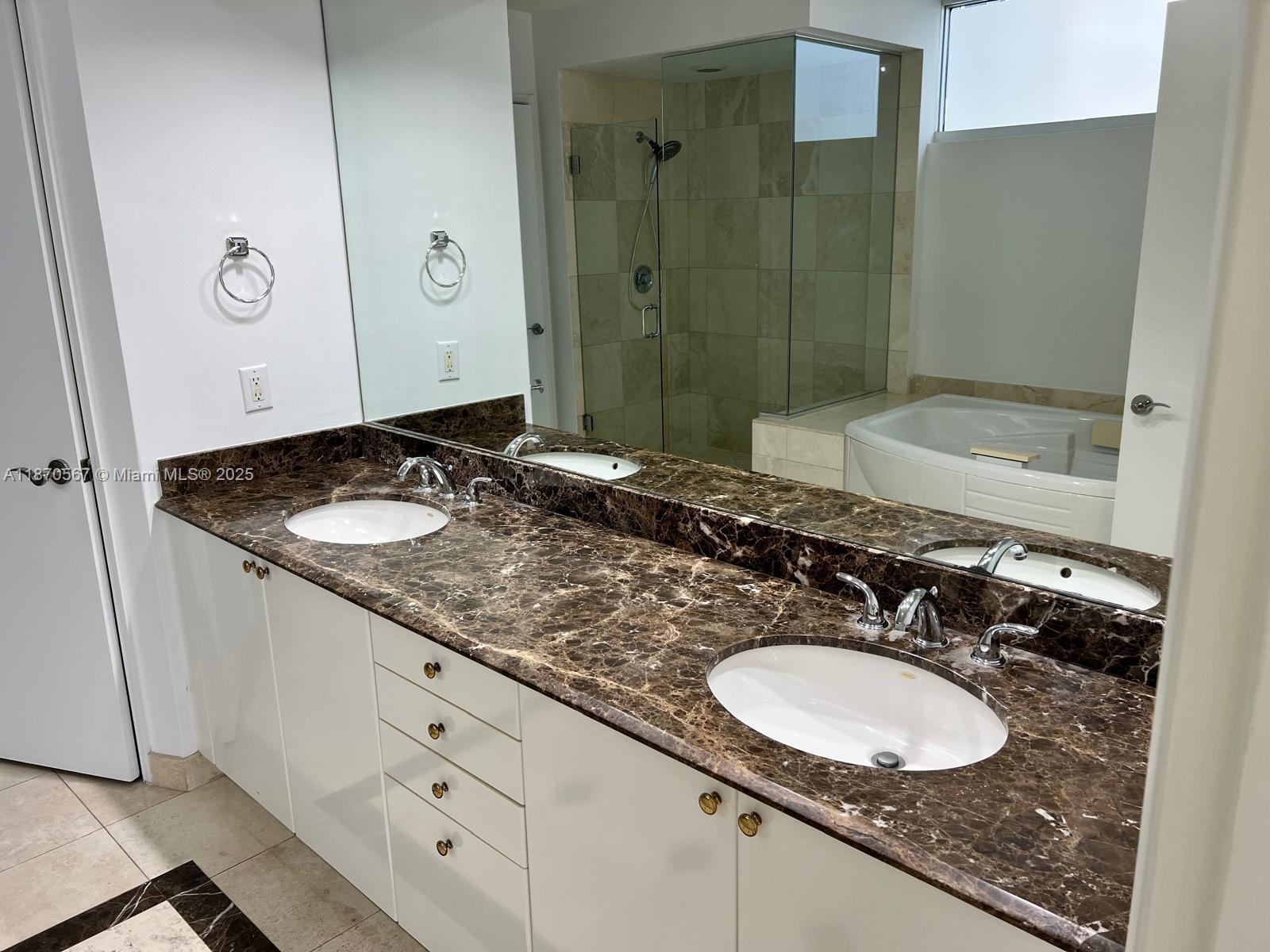 THE PINNACLE CONDO - Residential Lease