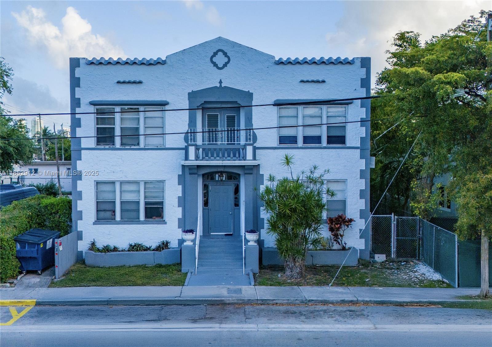 This offering presents a rare opportunity to acquire a stabilized asset with significant upside potential in one of
Miami’s most culturally rich and rapidly transforming neighborhoods. There's considerable room to modernize interiors, upgrade fixtures, and improve the façade—paving the way for even stronger returns.
PROPERTY IS ONLY AVAILABLE AS A PACKAGE OFFERING WITH 527 SW 7TH CT.