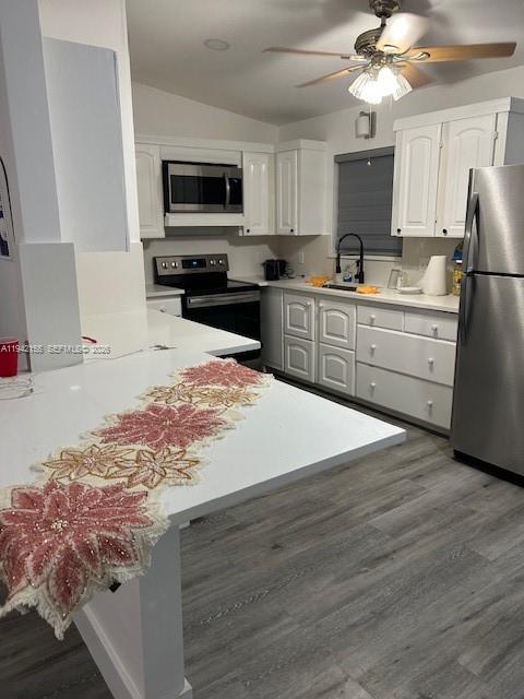 CAHILL PINES AND PALMS - Residential