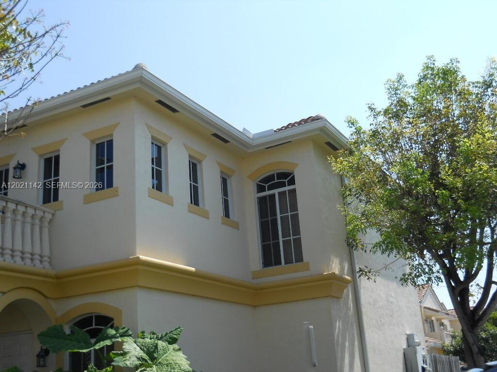 KENDALL VILLAGE TOWNVILLAS - Residential