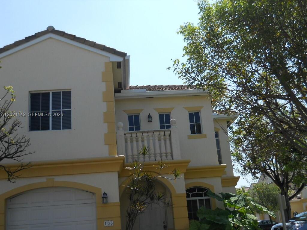 KENDALL VILLAGE TOWNVILLAS - Residential
