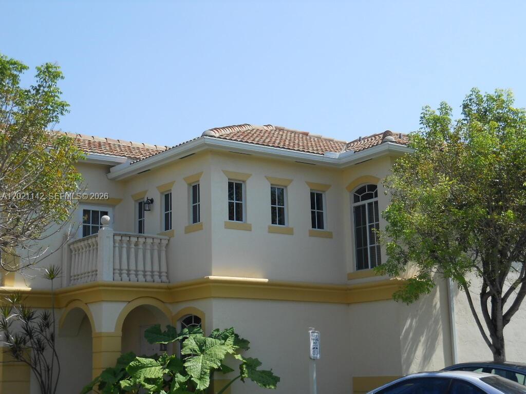 KENDALL VILLAGE TOWNVILLAS - Residential