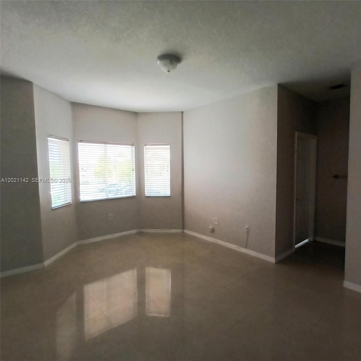 KENDALL VILLAGE TOWNVILLAS - Residential