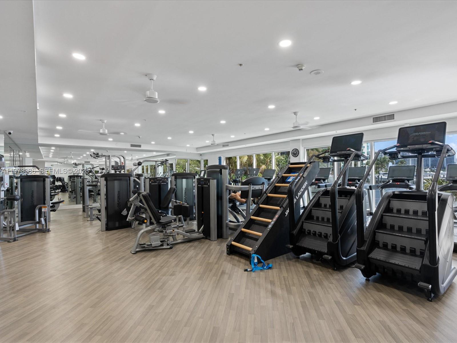 AVENTURA MARINA CONDO NUM - Residential