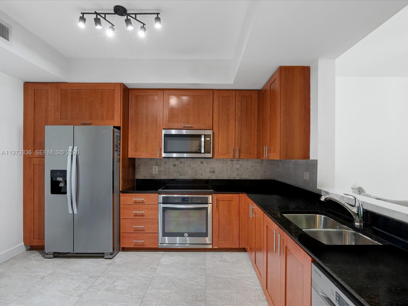 AVENTURA MARINA CONDO NUM - Residential