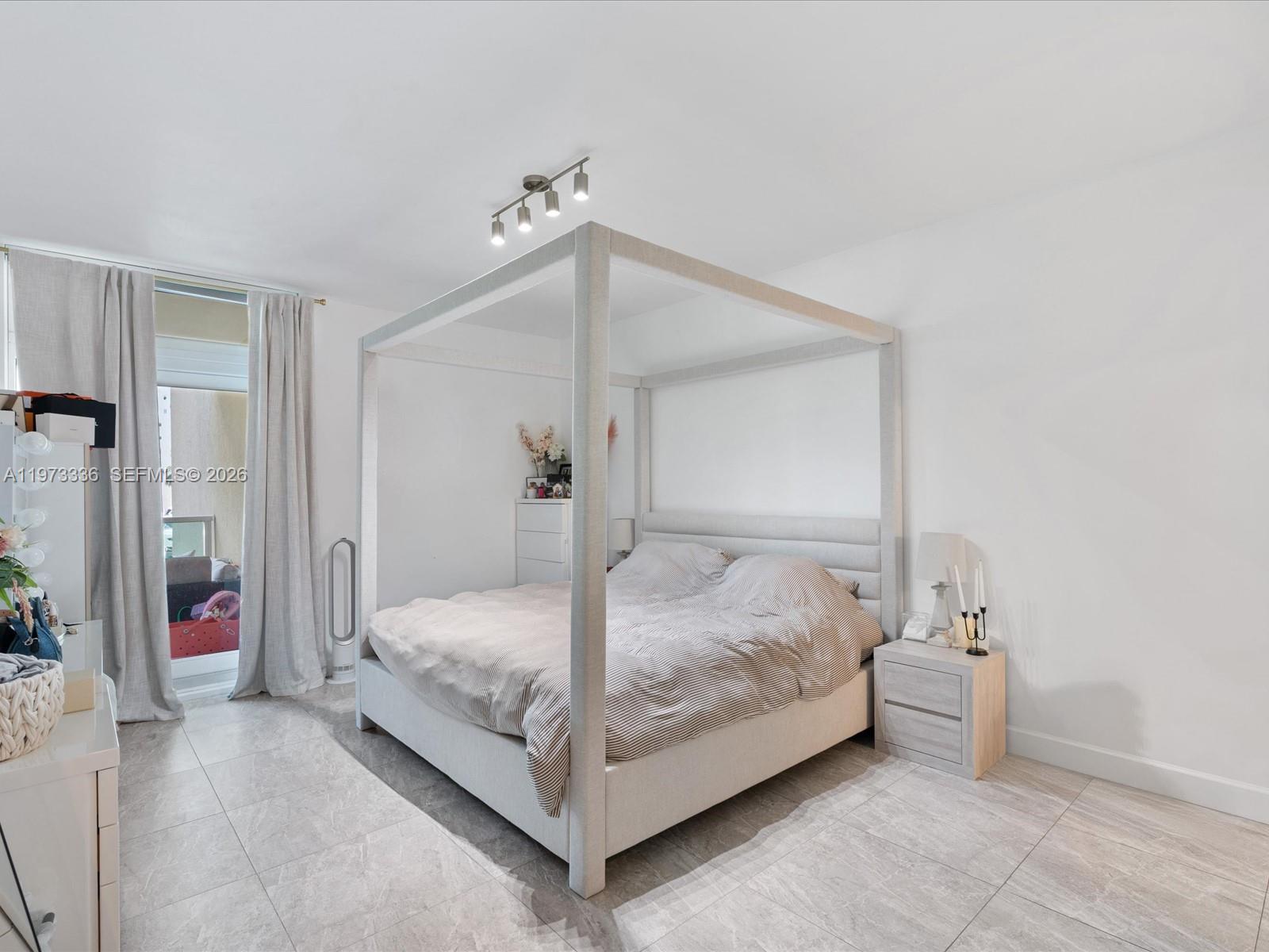 AVENTURA MARINA CONDO NUM - Residential