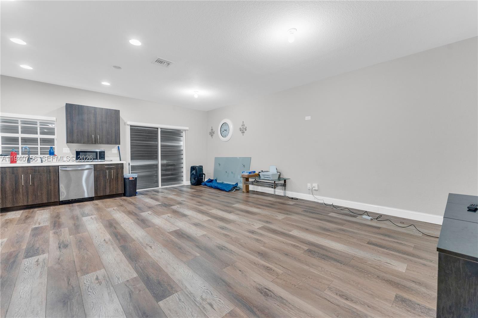 CRICKET CLUB - Residential