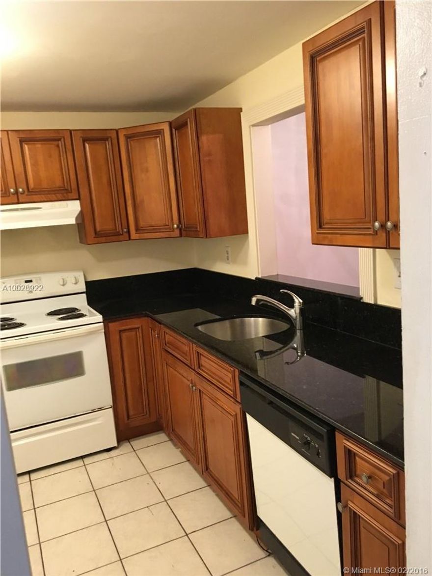 Beautiful 1/1 totally remodeled with new laminated floor, new bathroom and kitchen. Great location close to all major road, restaurants and shopping centers. YOUR CLIENT GOING TO LOVE IT!!!