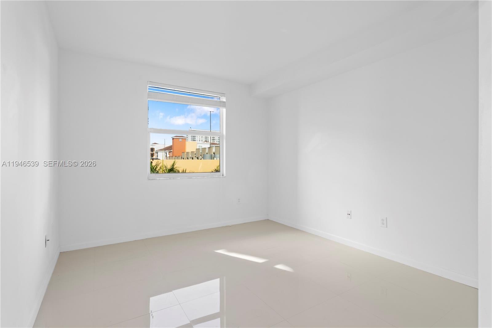 PORTO BELLAGIO CONDO - Residential