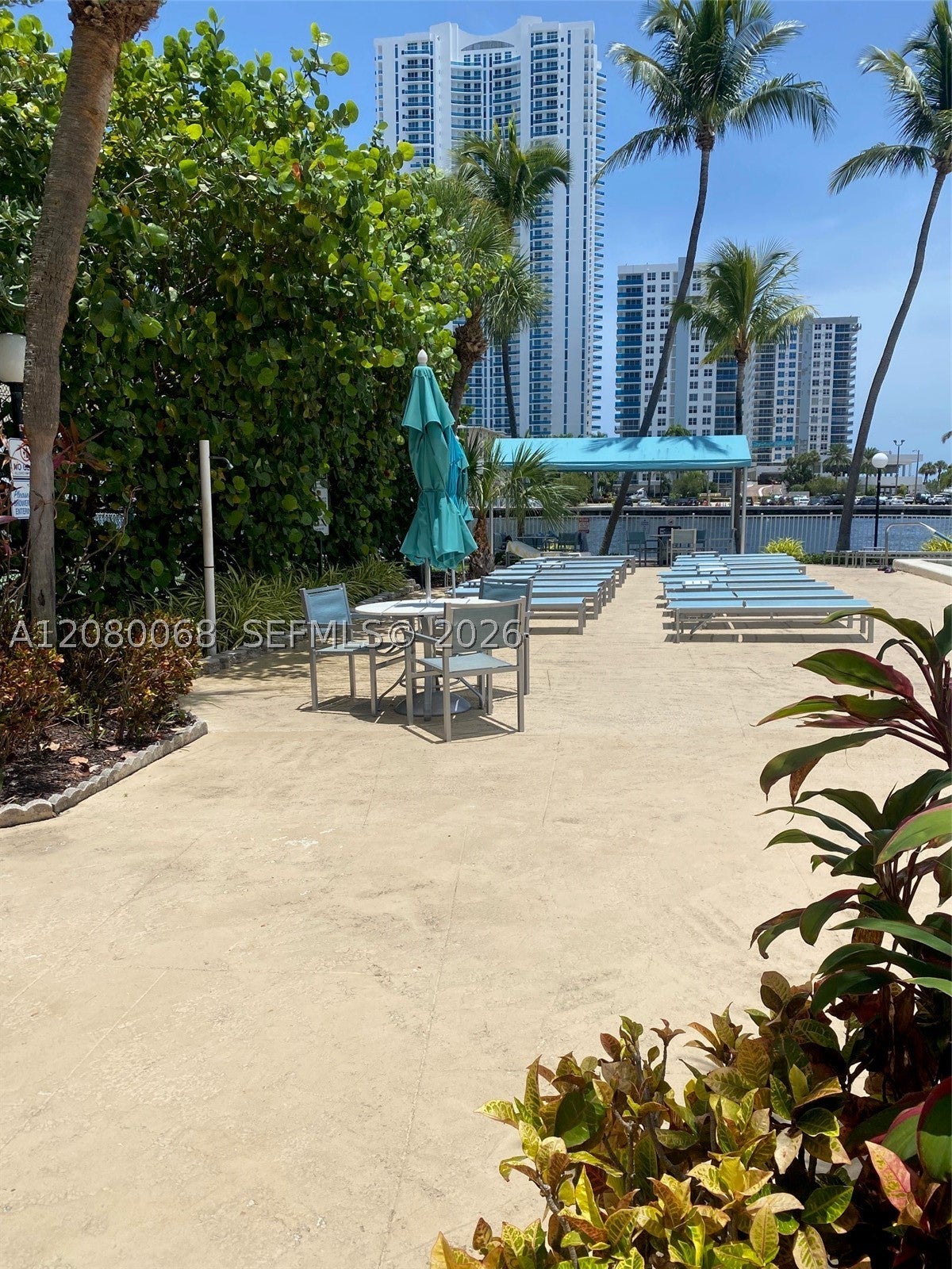 1000 Parkview Dr 427, Hallandale Beach FL 33009