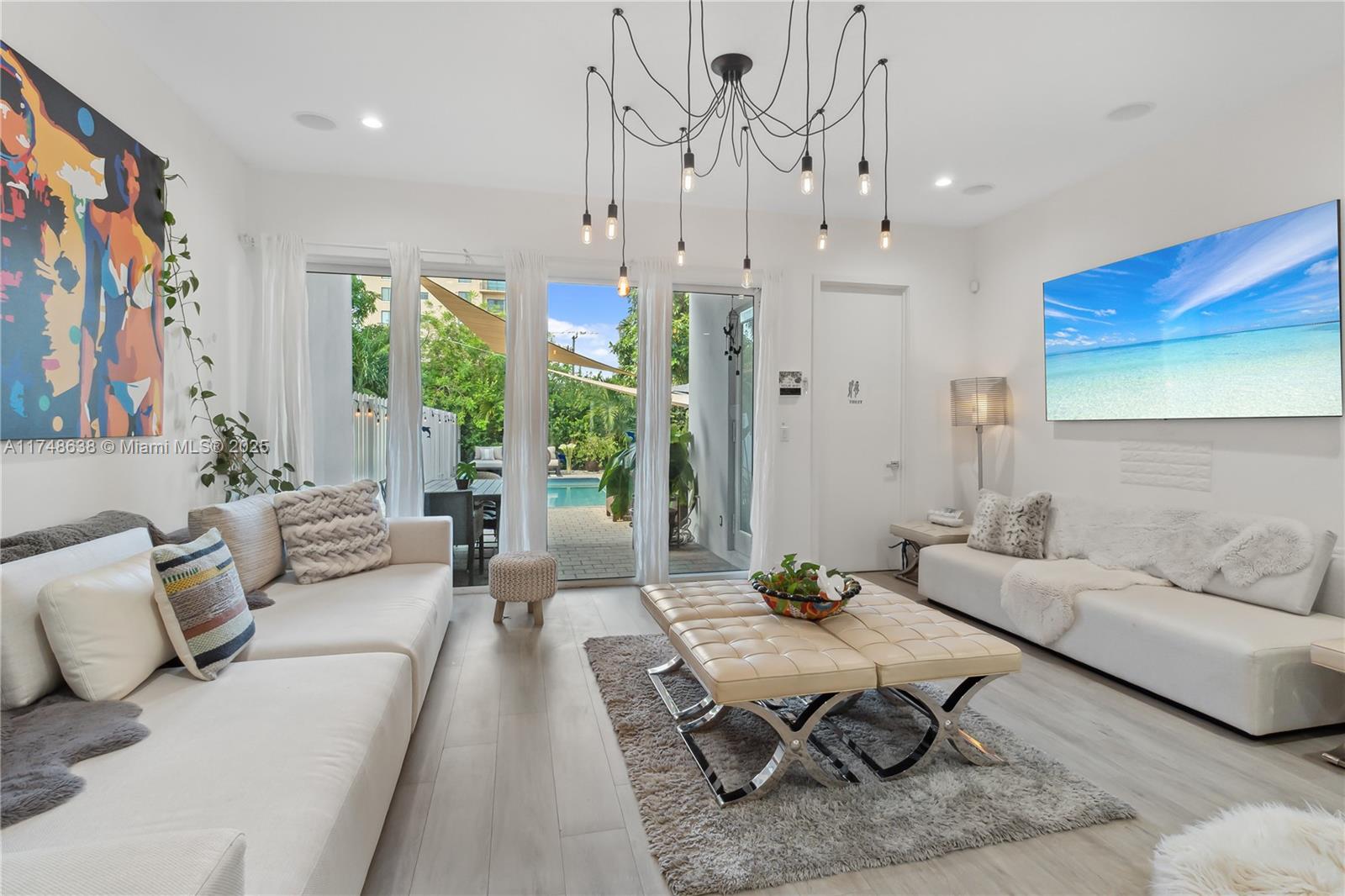 AMND MIAMI SUBURBAN ACRES - Residential Lease