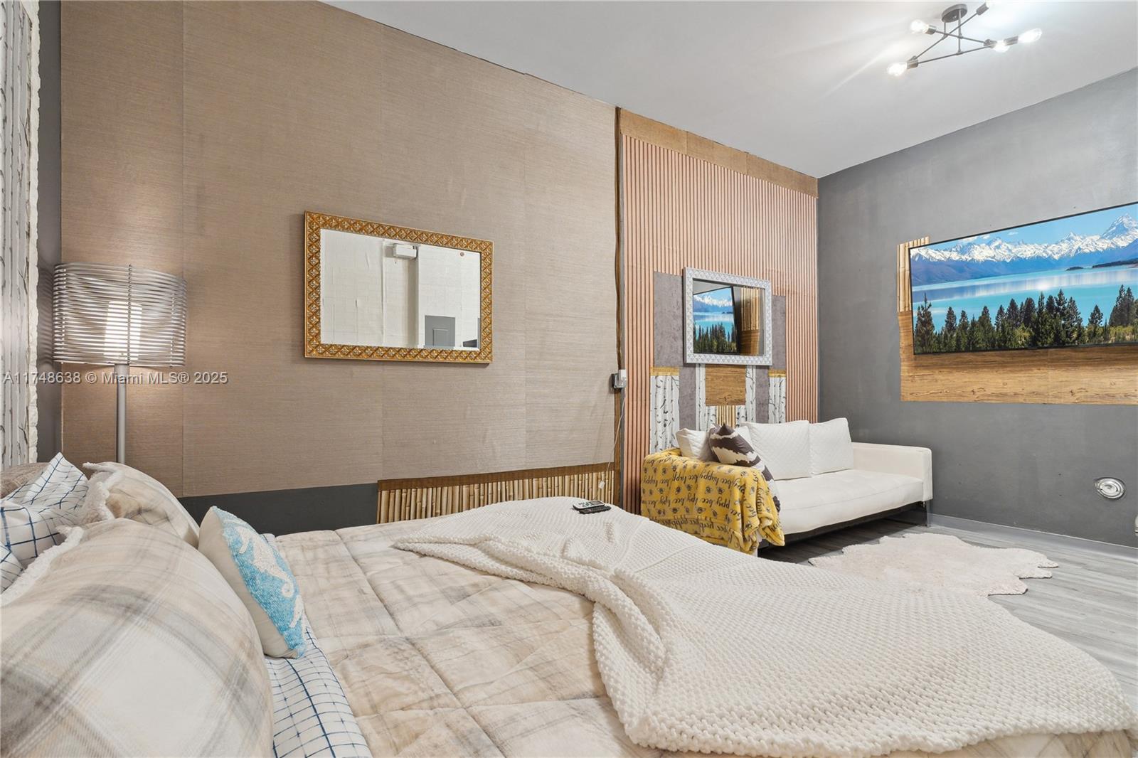 AMND MIAMI SUBURBAN ACRES - Residential Lease