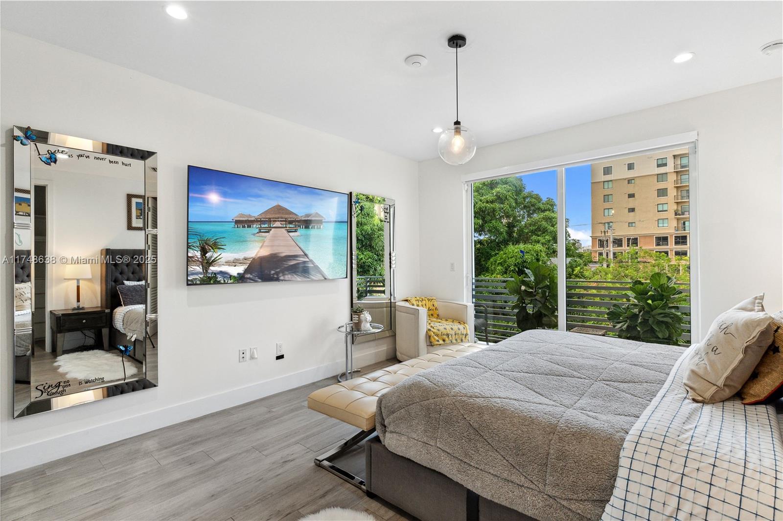 AMND MIAMI SUBURBAN ACRES - Residential Lease