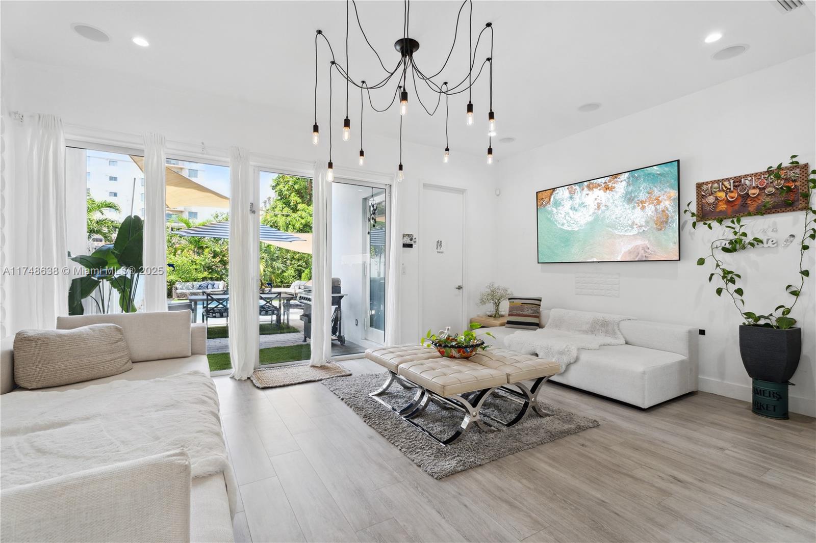 AMND MIAMI SUBURBAN ACRES - Residential Lease