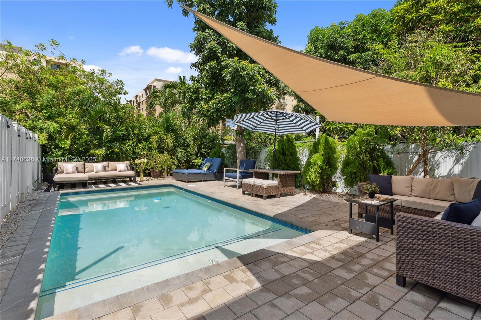 AMND MIAMI SUBURBAN ACRES - Residential Lease