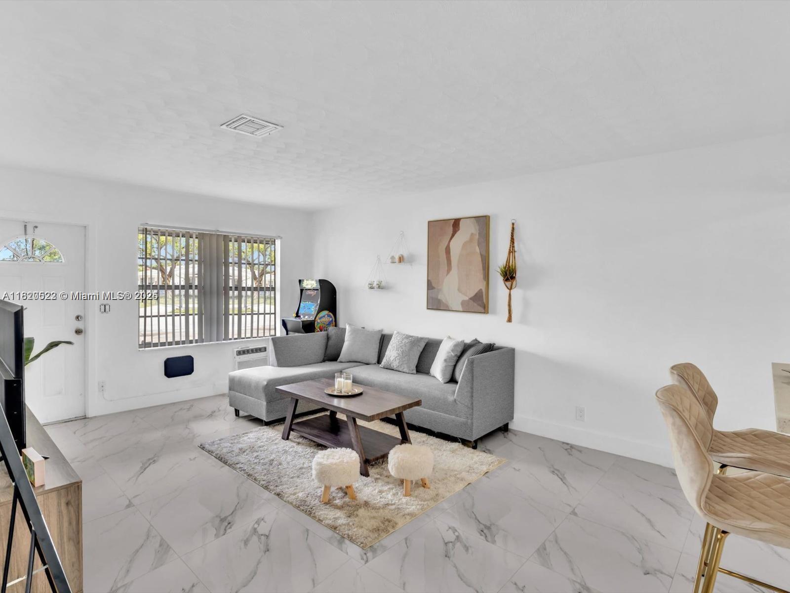 1092 SW 3rd St 1092