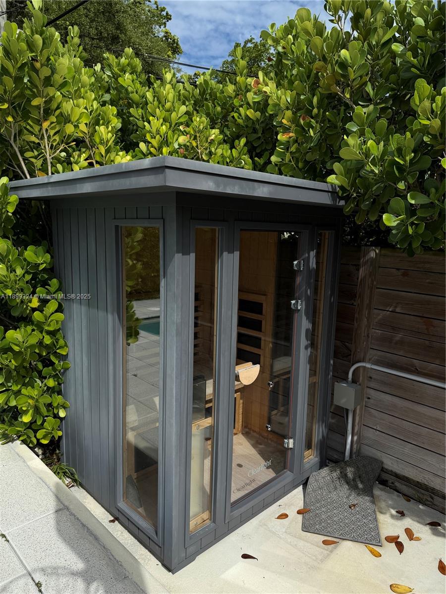 MIAMI SHORES SEC 3 - Residential Lease