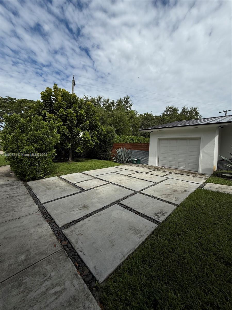 MIAMI SHORES SEC 3 - Residential Lease