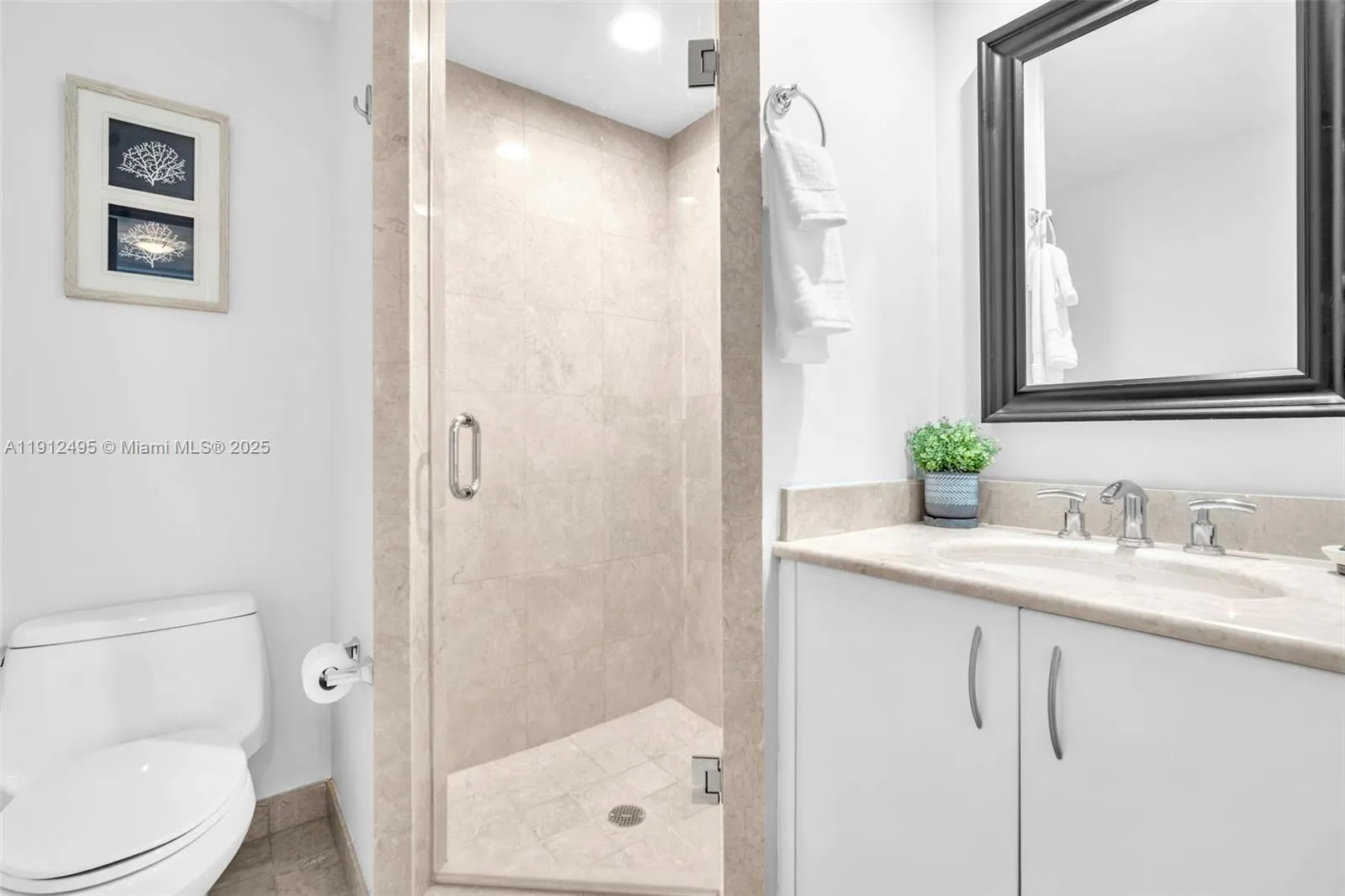 Miami, Florida 33131, United States, 2 Bedrooms Bedrooms, ,3 BathroomsBathrooms,Residential,Active,243015