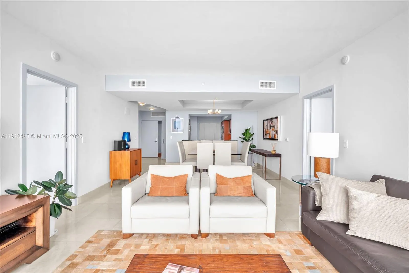 Miami, Florida 33131, United States, 2 Bedrooms Bedrooms, ,3 BathroomsBathrooms,Residential,Active,243015