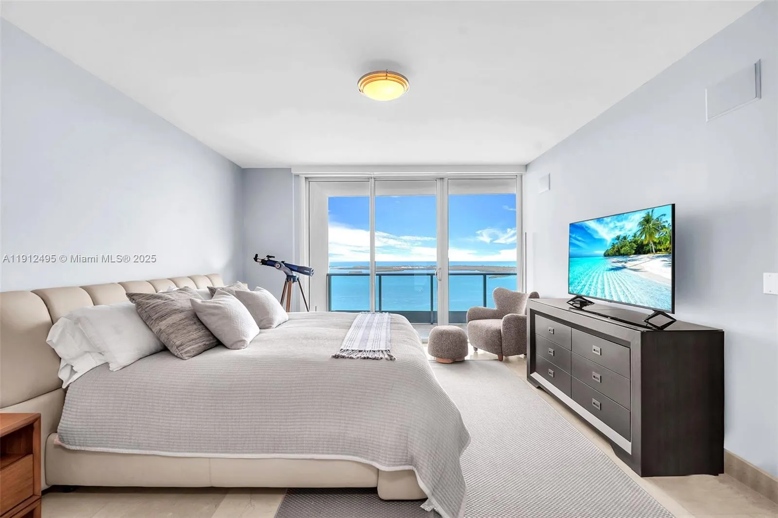 Miami, Florida 33131, United States, 2 Bedrooms Bedrooms, ,3 BathroomsBathrooms,Residential,Active,243015