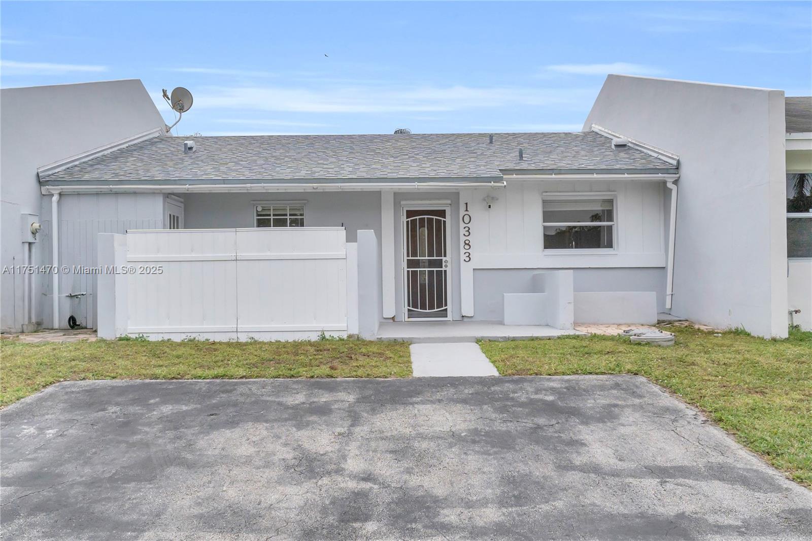 10383 Sw 209th Ln 10383, Cutler Bay, Miami-Dade County, Florida - 2 Bedrooms  
2 Bathrooms - 