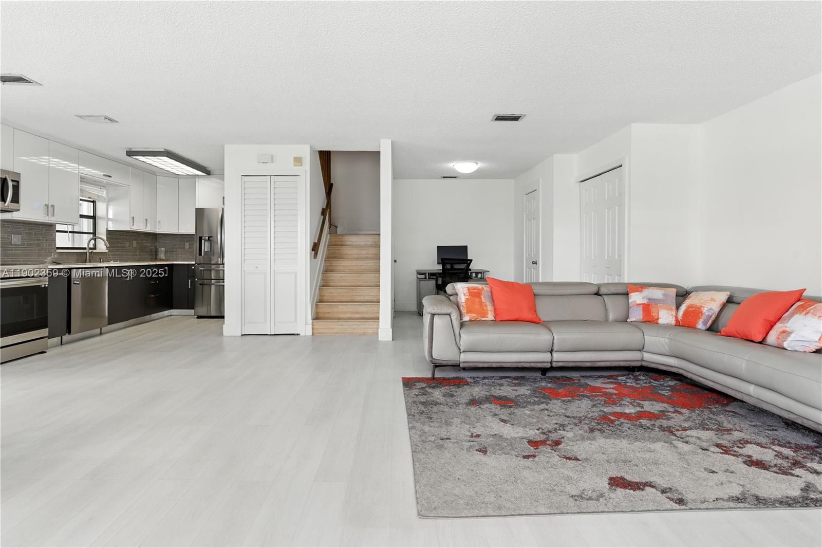 WOODS LANDING CONDO PH I - Residential Lease