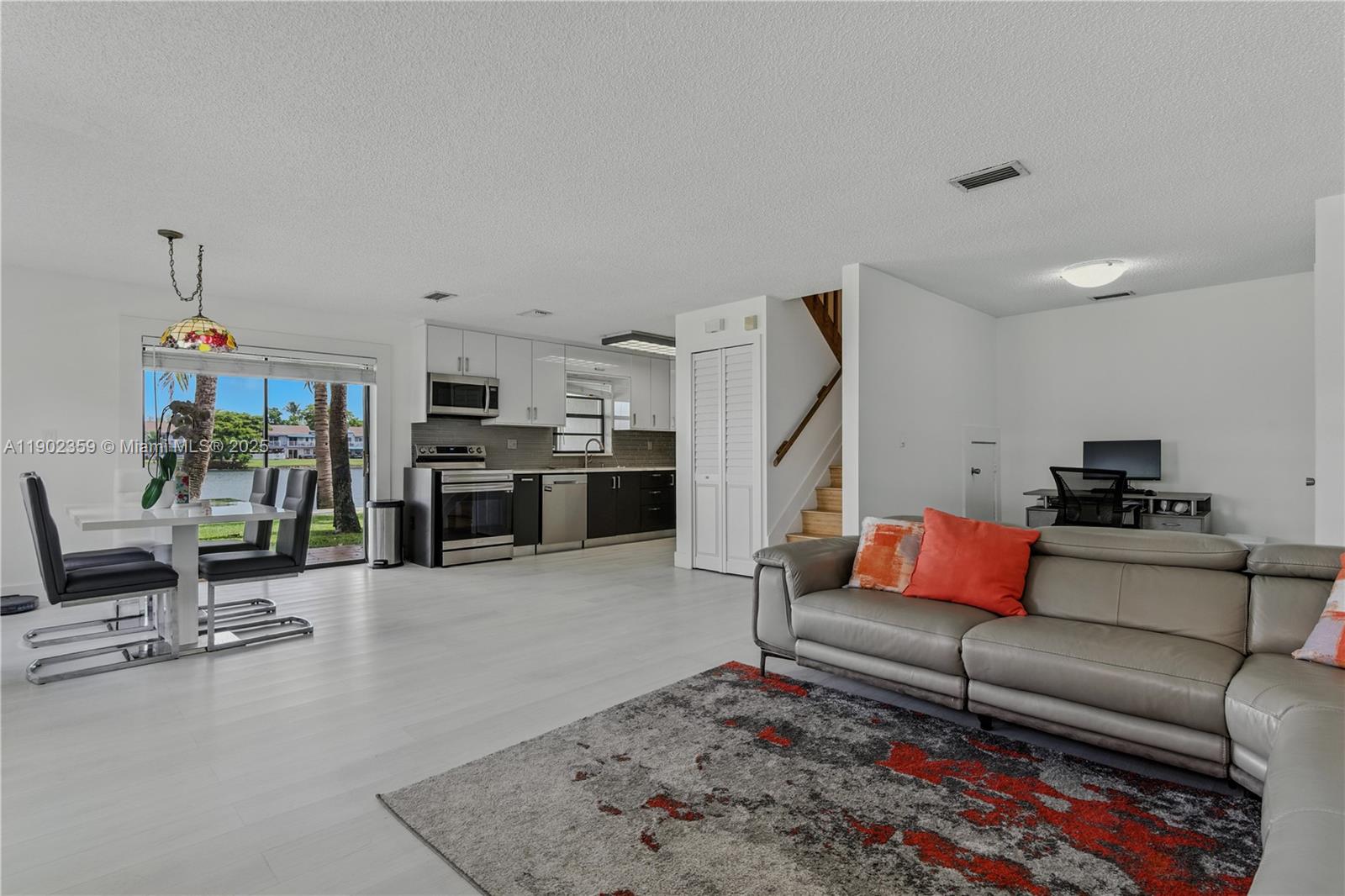 WOODS LANDING CONDO PH I - Residential Lease