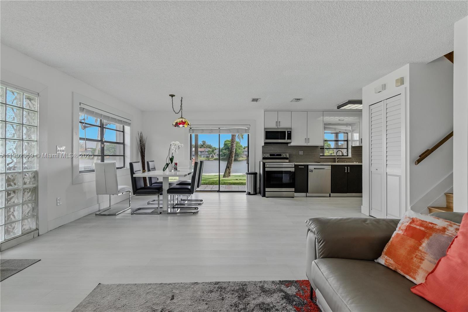 WOODS LANDING CONDO PH I - Residential Lease