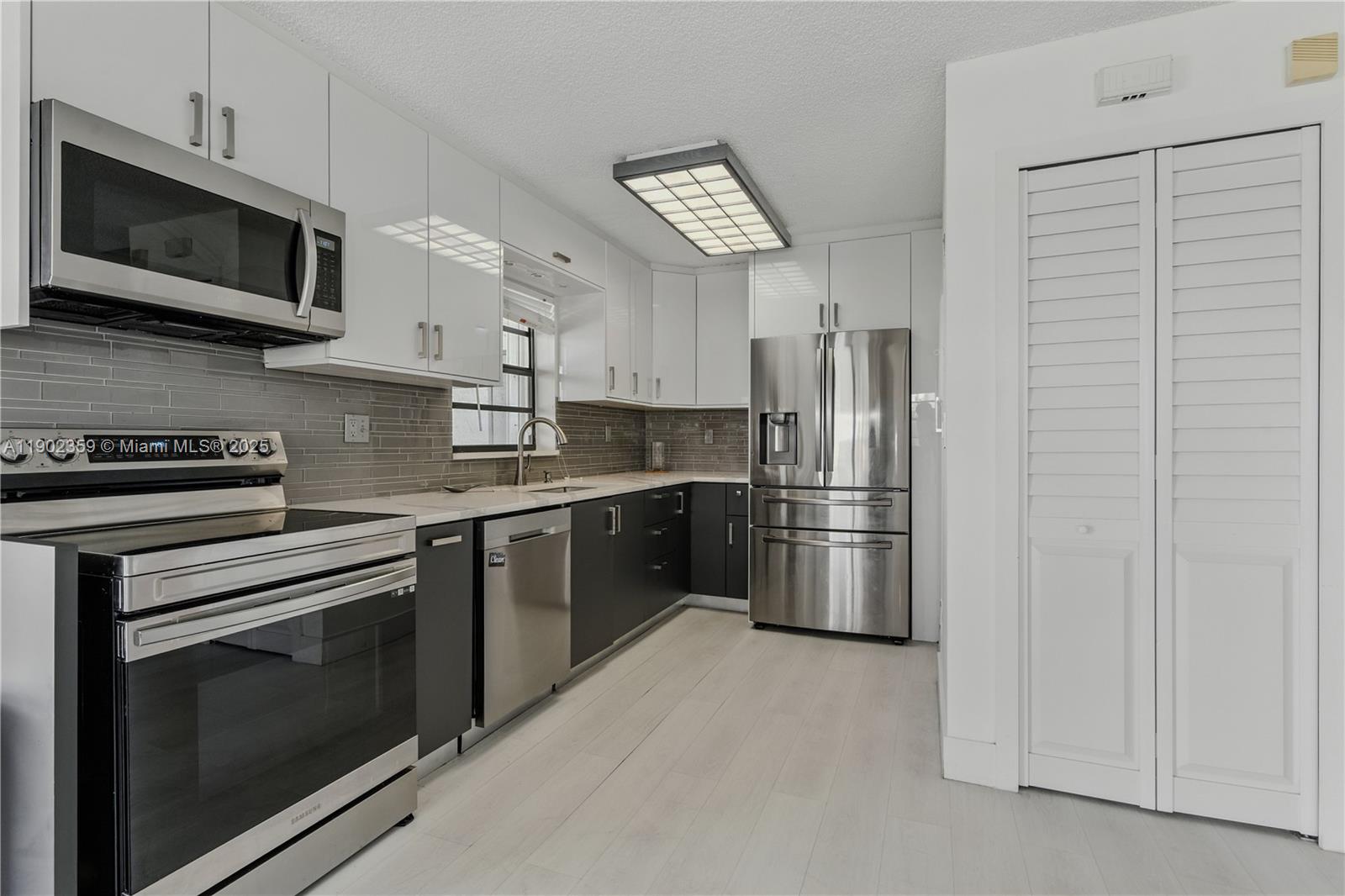 WOODS LANDING CONDO PH I - Residential Lease