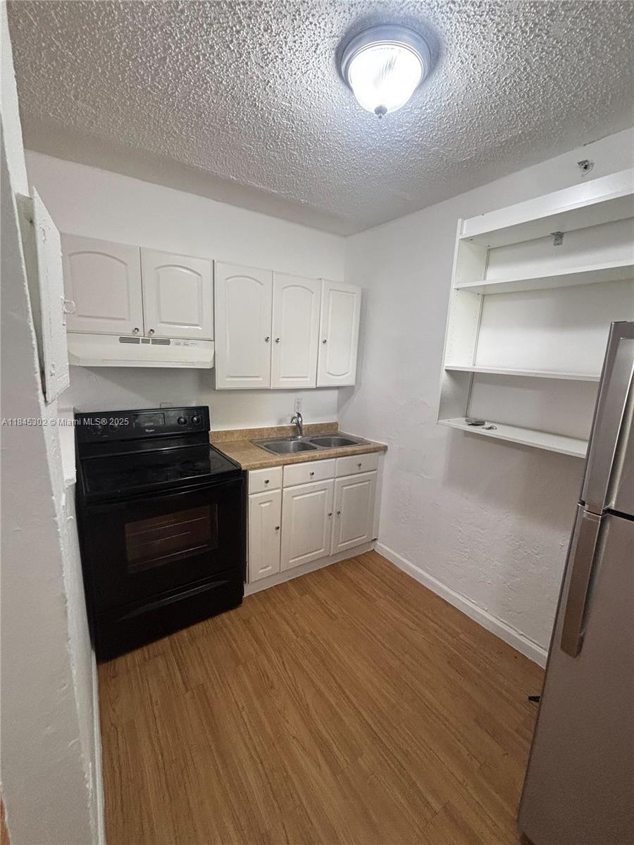 Welcome to 542 NW 8th Street, Unit 8! This recently renovated 1 bedroom, 1 bathroom apartment is located in the heart of Miami, Florida, and offers 500 square feet of living space. Monthly rent is $1,550.00, and you can enjoy the convenience of being within walking distance of restaurants, the Design District, Wynwood, Midtown, Downtown, and Brickell.
The apartment has been recently updated with an open modern kitchen, lots of natural light, and a modern bathroom. Enjoy the convenience of on-site laundry and parking (for an additional fee), as well as free street parking. Move in is easy with fast approval and no pets allowed.
Enjoy the peace of mind that comes with 24/7 maintenance and professional management. Check out this fantastic opportunity and call us today!