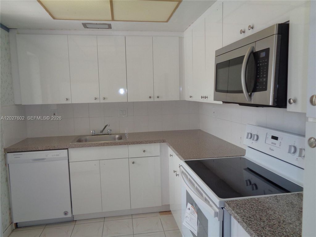 Photo of 450 Golden Isles Dr #1H, Hallandale Beach, FL 33009 (MLS # A12027602)