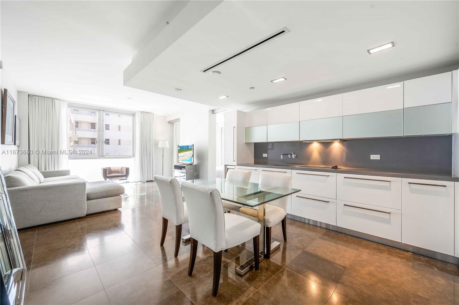 220 21st St 310, Miami Beach, Miami-Dade County, Florida - 1 Bedrooms  
1.5 Bathrooms - 