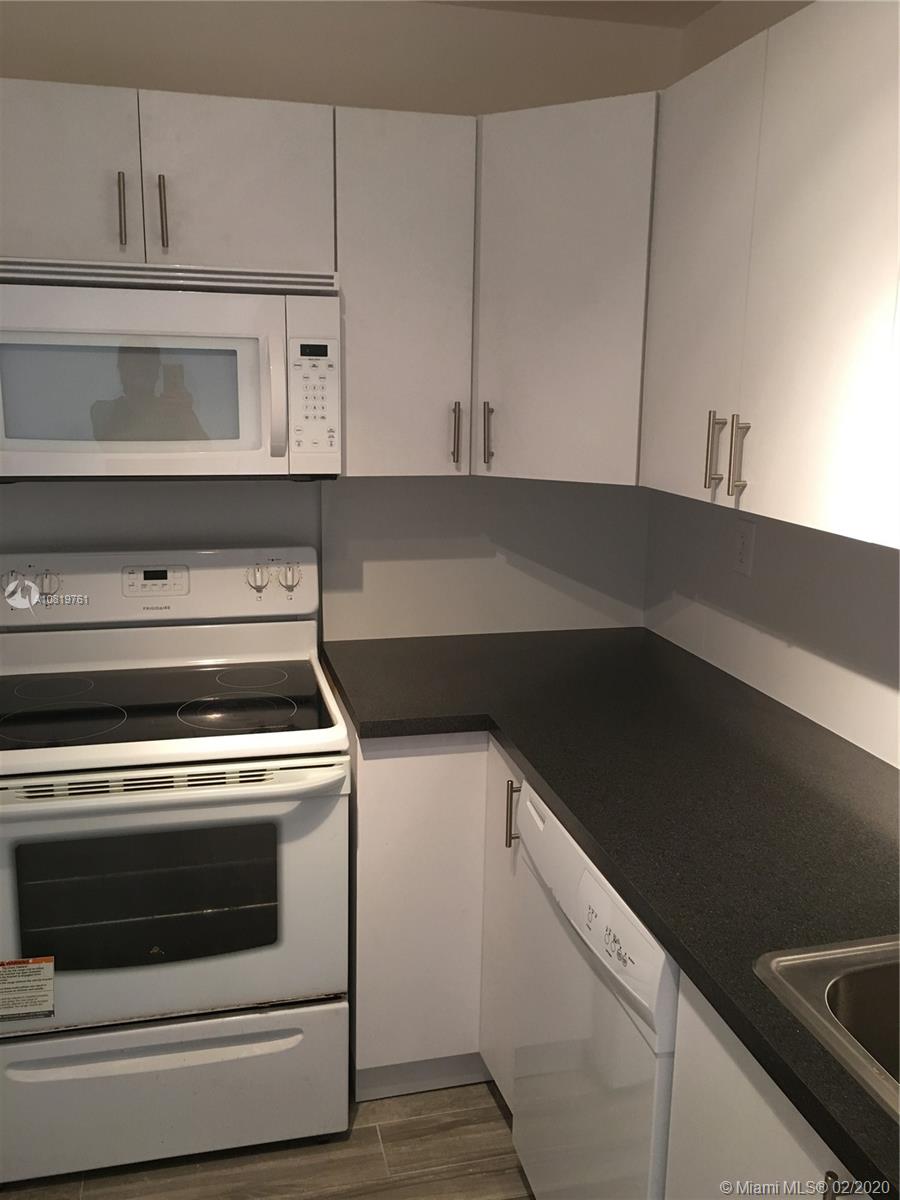 AZUL AT FONTAINEBLEAU CON - Residential Lease