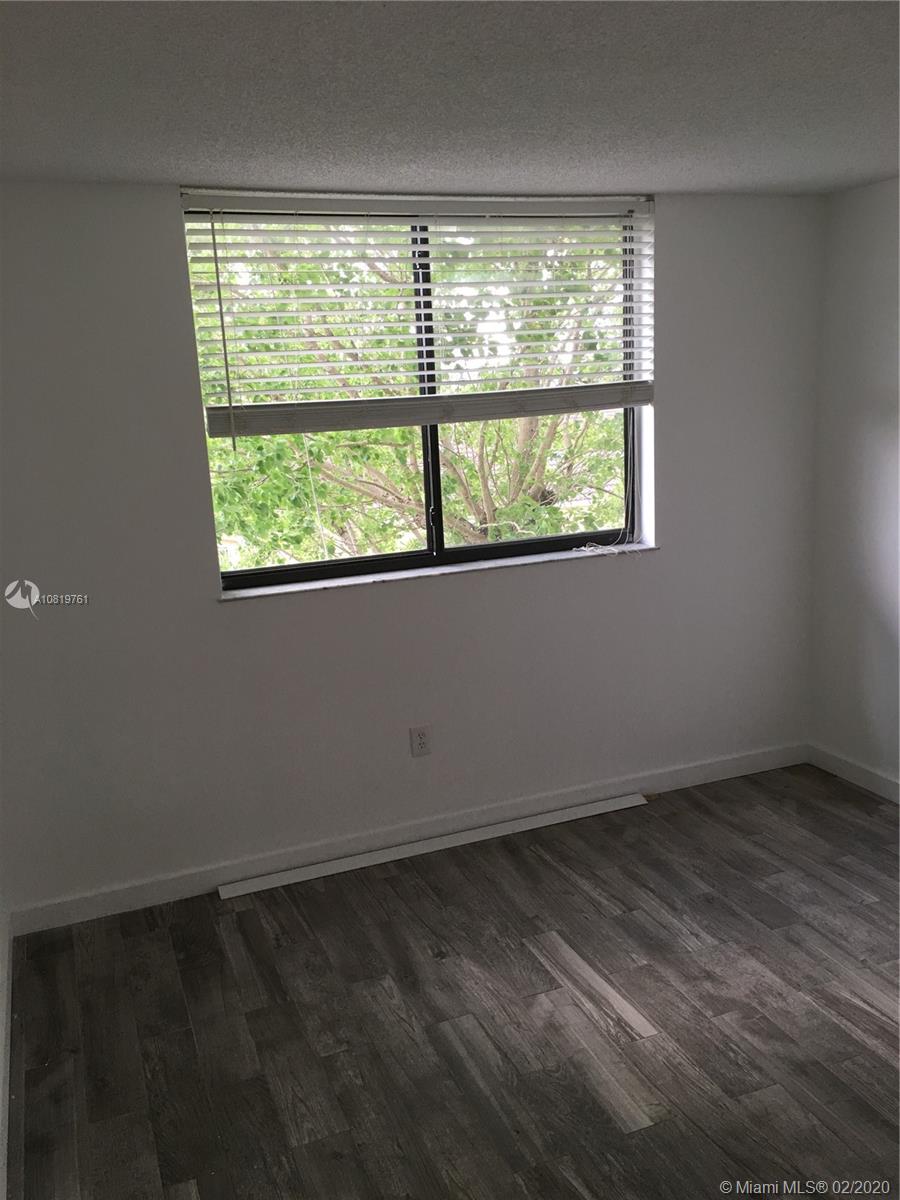 AZUL AT FONTAINEBLEAU CON - Residential Lease