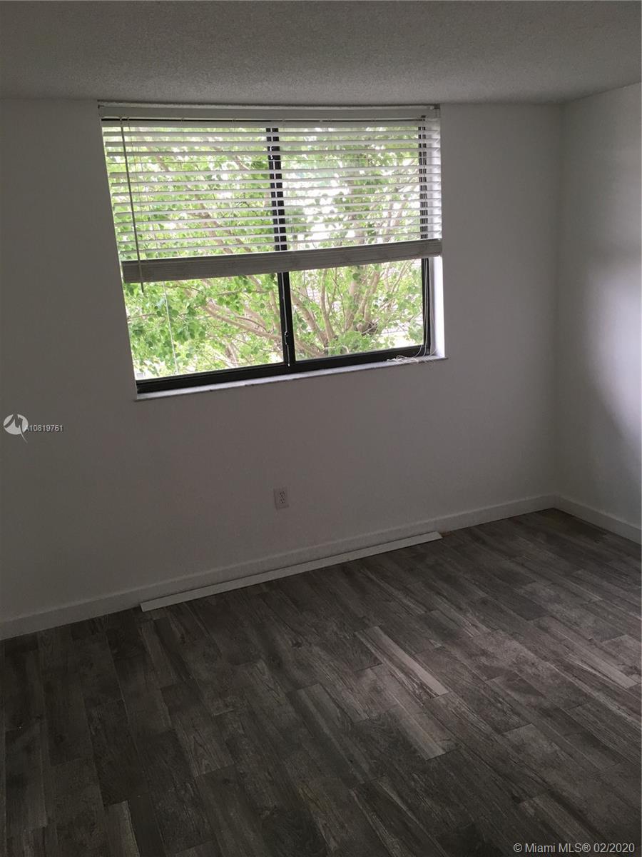 AZUL AT FONTAINEBLEAU CON - Residential Lease