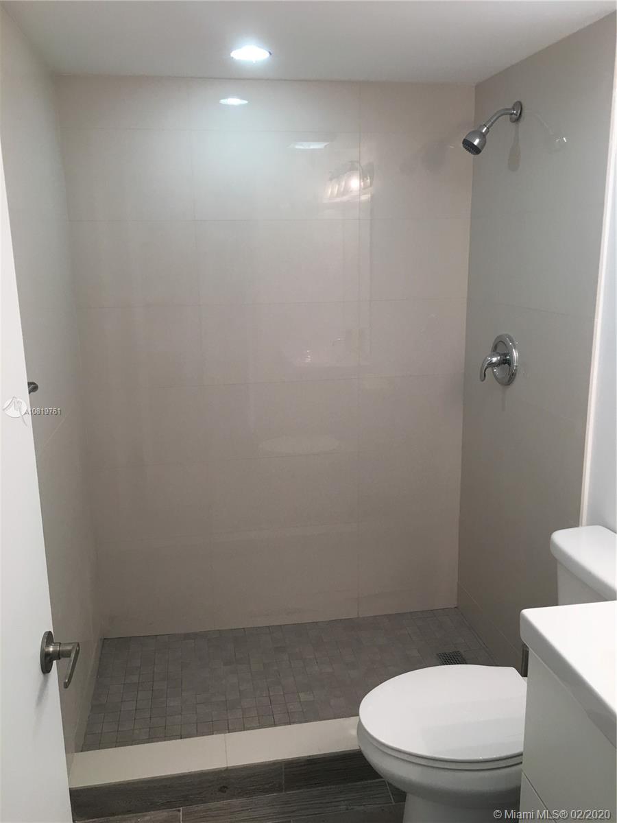 AZUL AT FONTAINEBLEAU CON - Residential Lease