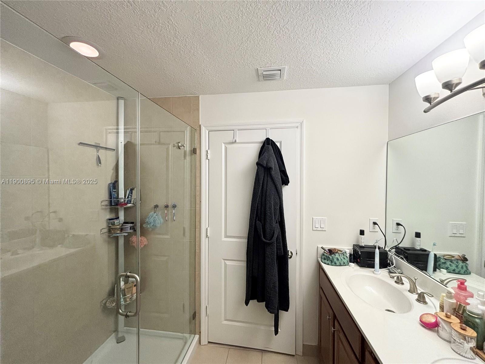 CHAMPION LAKES - Residential Lease