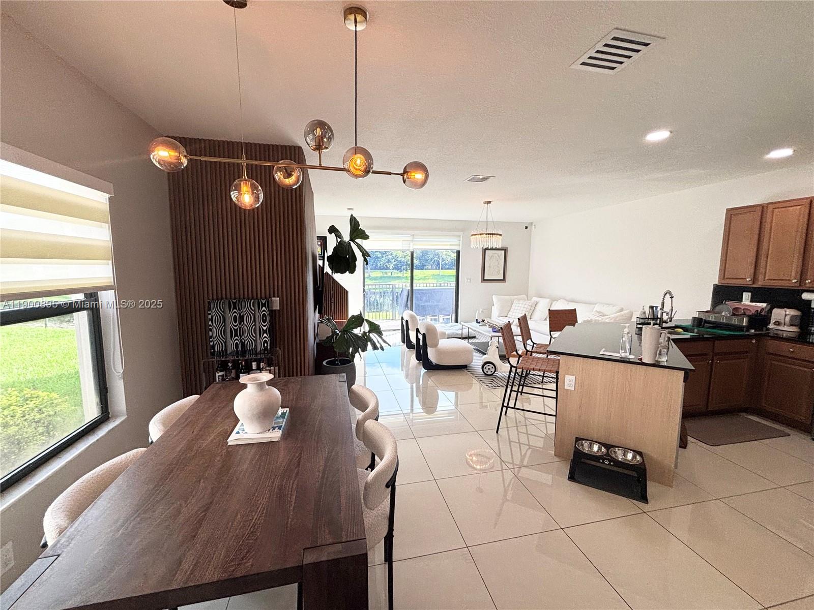 CHAMPION LAKES - Residential Lease