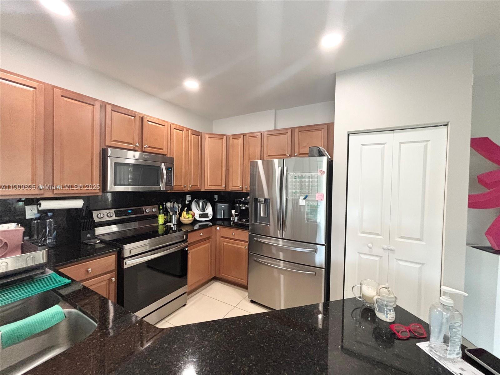 CHAMPION LAKES - Residential Lease