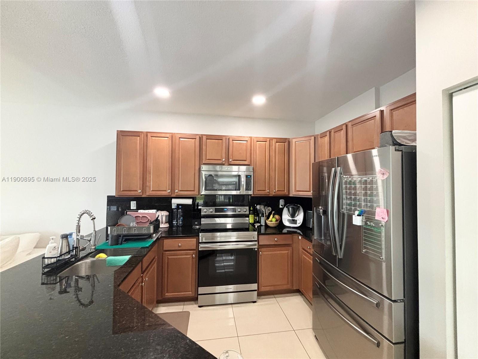 CHAMPION LAKES - Residential Lease