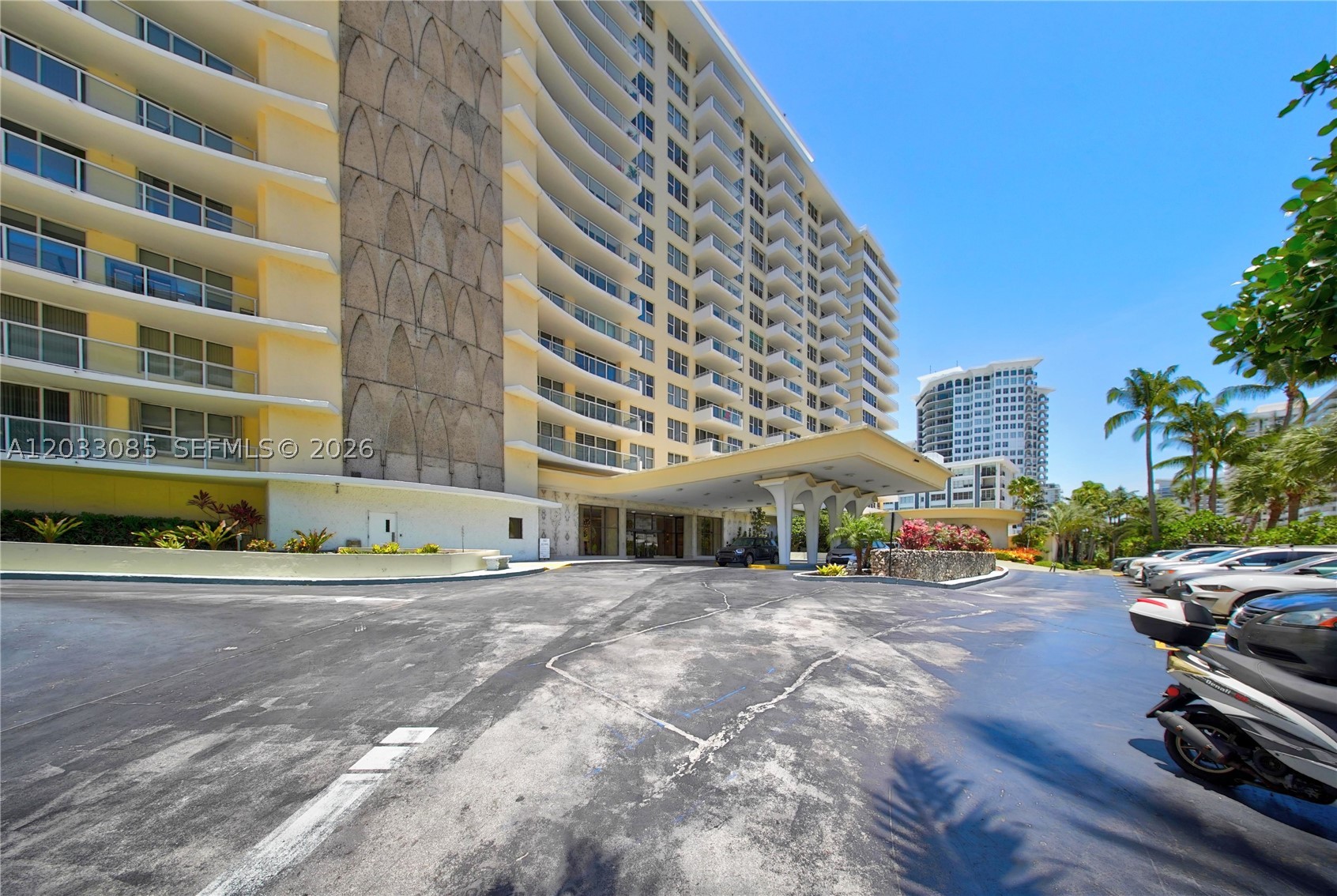 5600 Collins Ave 7W