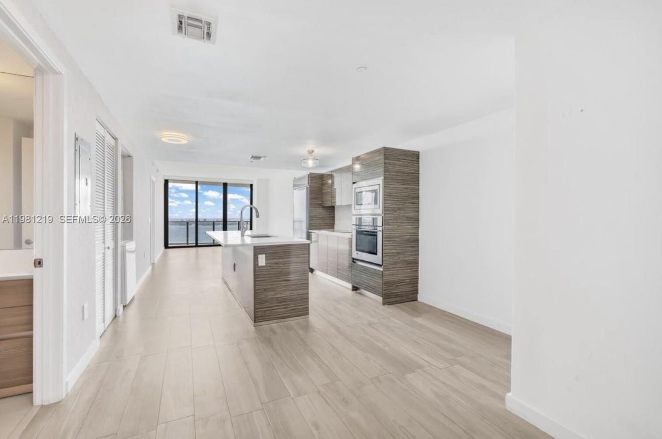 ICON BAY CONDO - Residential Lease