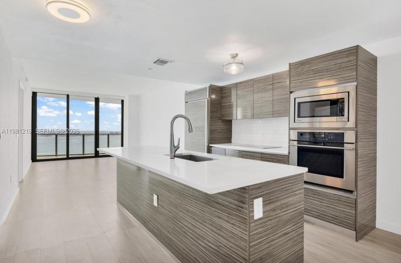 ICON BAY CONDO - Residential Lease