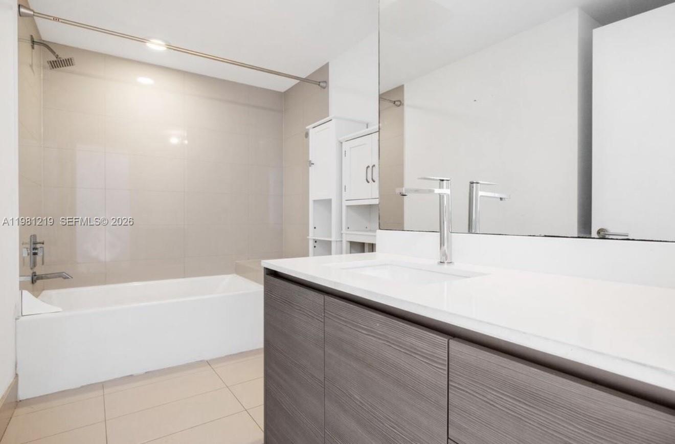 ICON BAY CONDO - Residential Lease