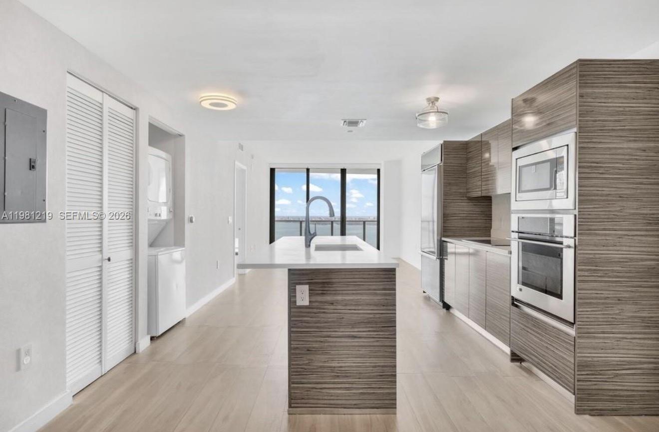 ICON BAY CONDO - Residential Lease