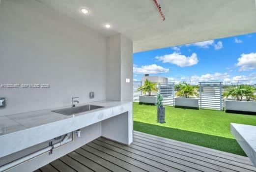 HOLLYWOOD - Residential