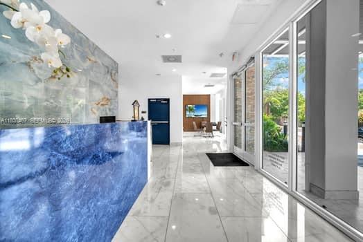 HOLLYWOOD - Residential