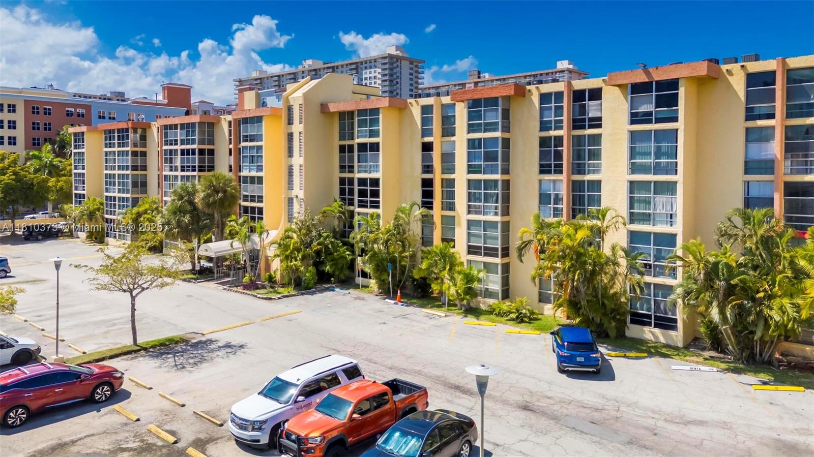 Property for Sale at 210 172nd St 438, Sunny Isles Beach, Miami-Dade County, Florida - Bedrooms: 1 
Bathrooms: 1  - $190,000