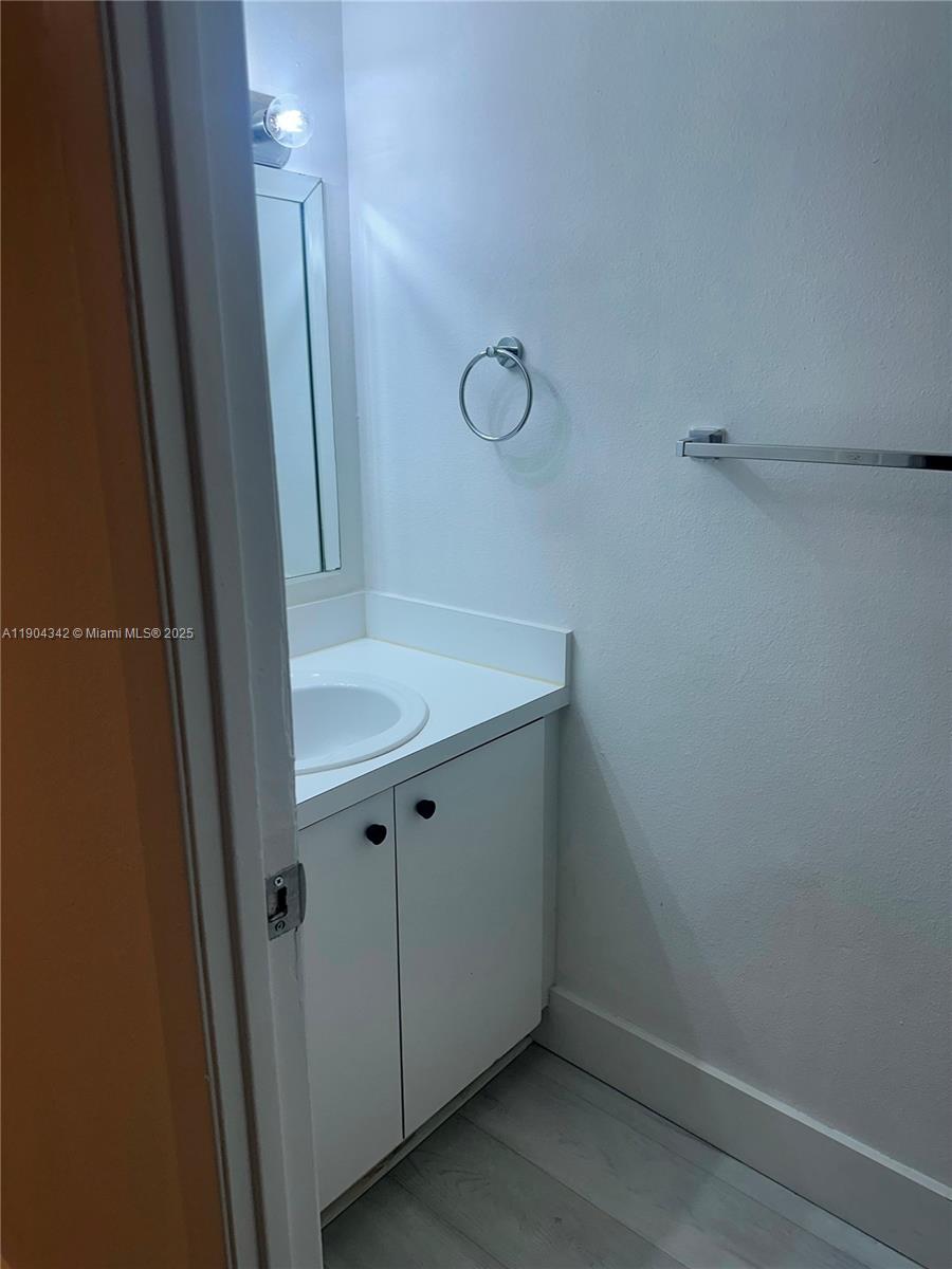 VENETIAN GARDENS AT COUNT - Residential Lease